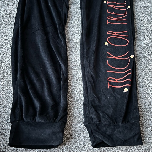 NWT Rae Dunn ‘Trick or Treat’ Velvet Joggers - Picture 3 of 9